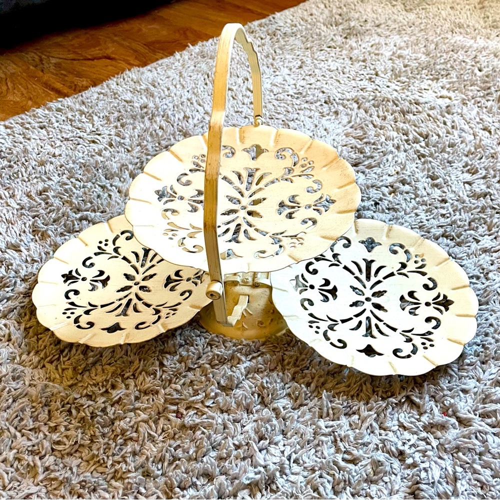 Tin 3 tier decor